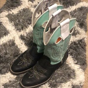 Olathe Turquoise and black boots!!